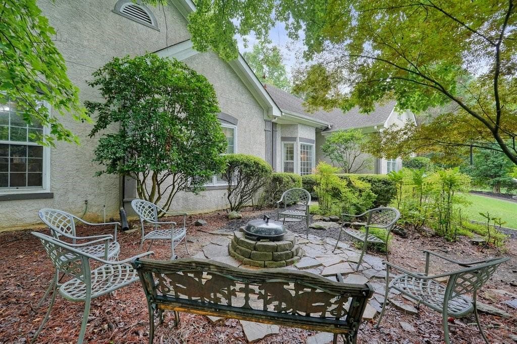 5 bedroom, 4 bathroom, 3,075 sq ft single family residence under contract at 1313 Amberwood Drive, Woodstock, GA 30189 — photo 6