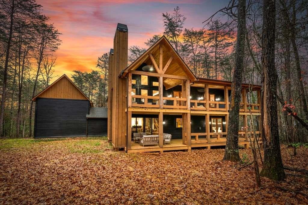 5 bedroom, 5 bathroom, 3,500 sq ft single family residence under contract at 45 Shermans Court, Mccaysville, GA 30555 — photo 2