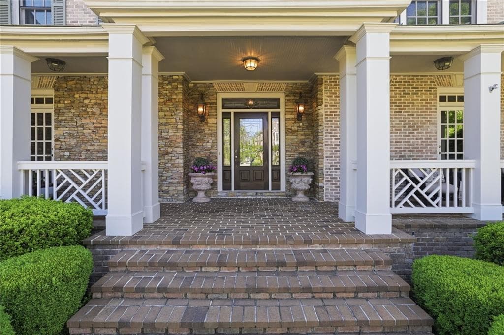 5 bedroom, 6 bathroom, 6,021 sq ft single family residence under contract at 4842 Rushing Rock Way, Marietta, GA 30066 — photo 2