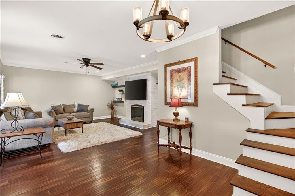 4 bedroom, 3 bathroom, 3,500 sq ft single family residence under contract at 505 Wyncourtney Drive, Sandy Springs, GA 30328 — photo 2
