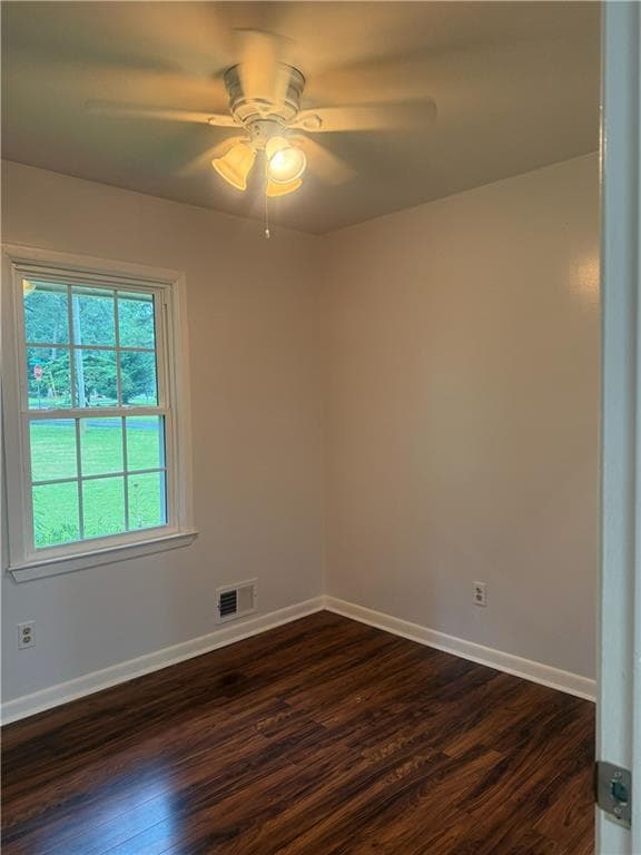 3 bedroom, 2 bathroom, 1,325 sq ft single family residence for sale at 3000 Bay Berry Drive, Marietta, GA 30008 — photo 5
