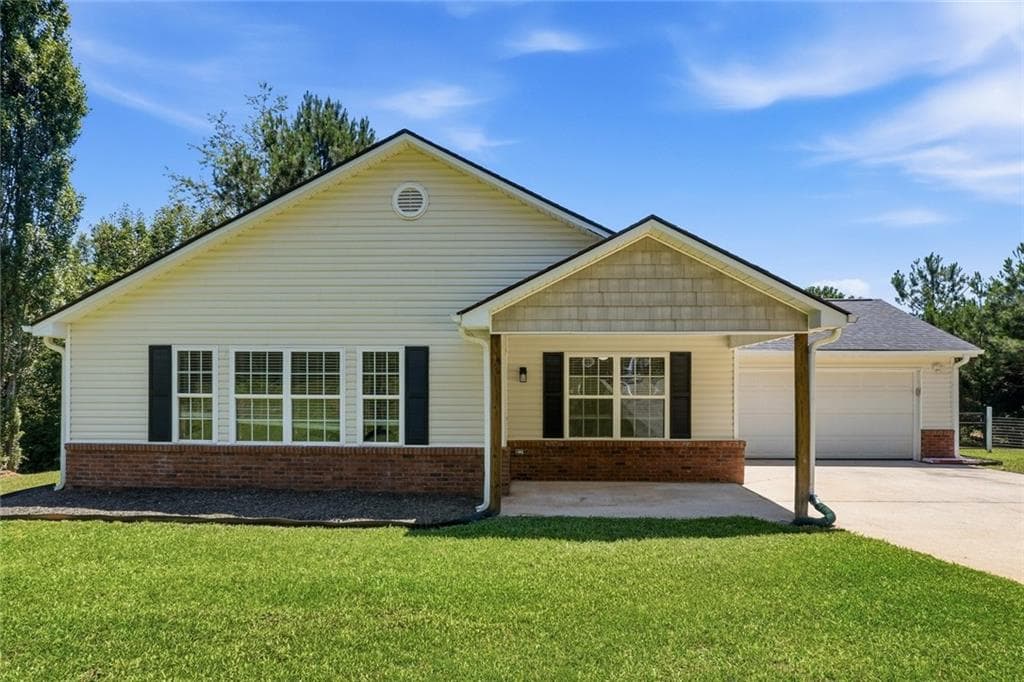3 bedroom, 2 bathroom, 1,560 sq ft single family residence under contract at 275 Jack Russell Road, Newnan, GA 30263