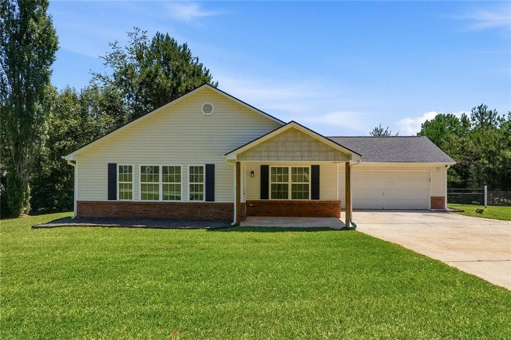3 bedroom, 2 bathroom, 1,560 sq ft single family residence under contract at 275 Jack Russell Road, Newnan, GA 30263 — photo 2