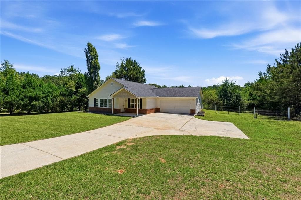 3 bedroom, 2 bathroom, 1,560 sq ft single family residence under contract at 275 Jack Russell Road, Newnan, GA 30263 — photo 4