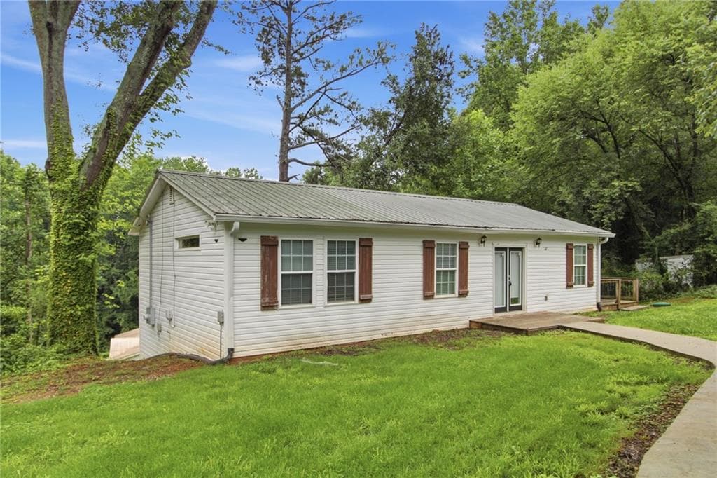 3 bedroom, 2 bathroom, 1,104 sq ft single family residence for sale at 211 First Street, Woodstock, GA 30188 — photo 2