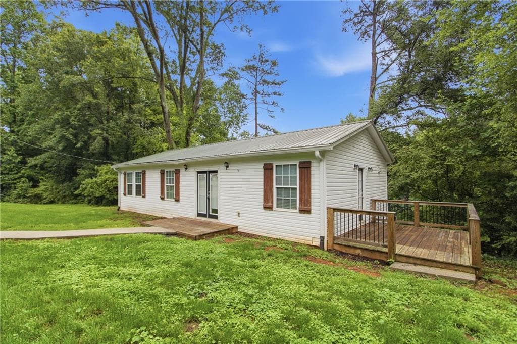 3 bedroom, 2 bathroom, 1,104 sq ft single family residence for sale at 211 First Street, Woodstock, GA 30188 — photo 3