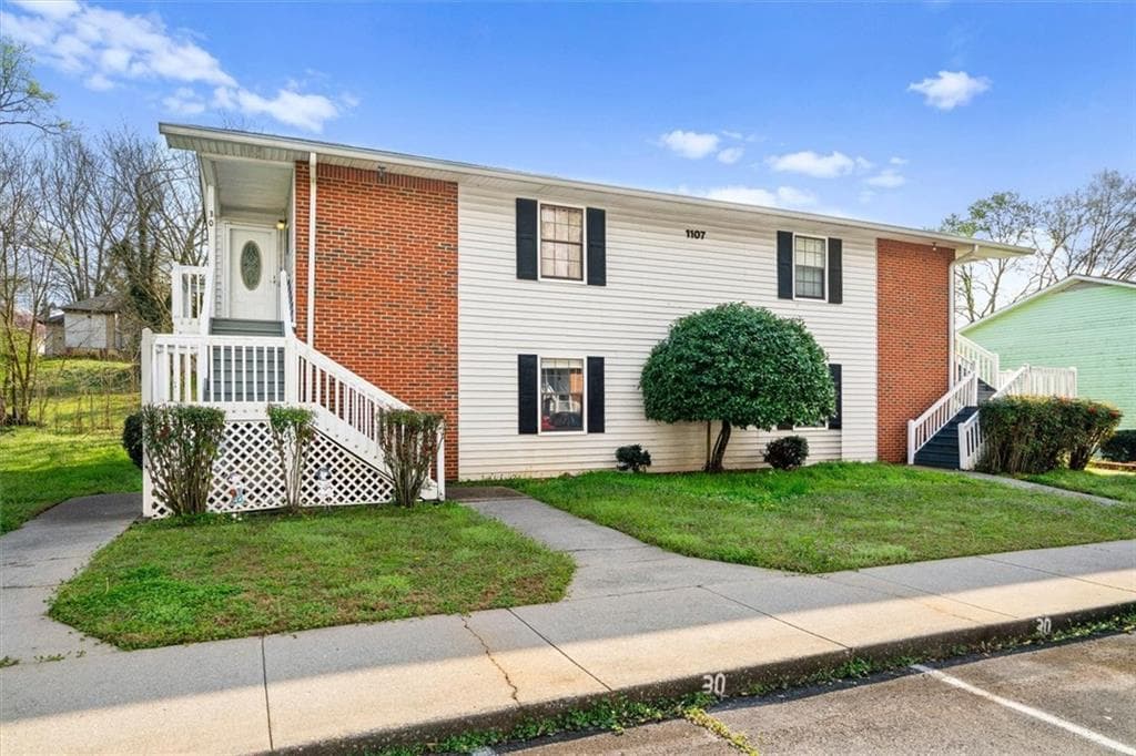 2 bedroom, 2 bathroom, 1,014 sq ft condominium for sale at 1107 Brookwood Lane 29, Dalton, GA 30720 — photo 1 of 19