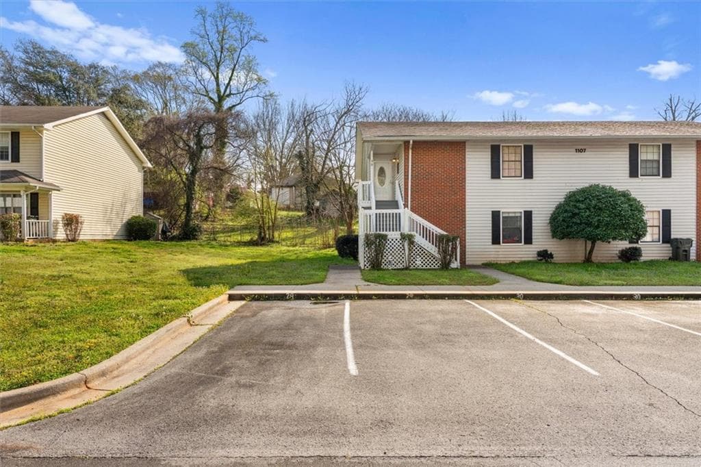 2 bedroom, 2 bathroom, 1,014 sq ft condominium for sale at 1107 Brookwood Lane 29, Dalton, GA 30720 — photo 2