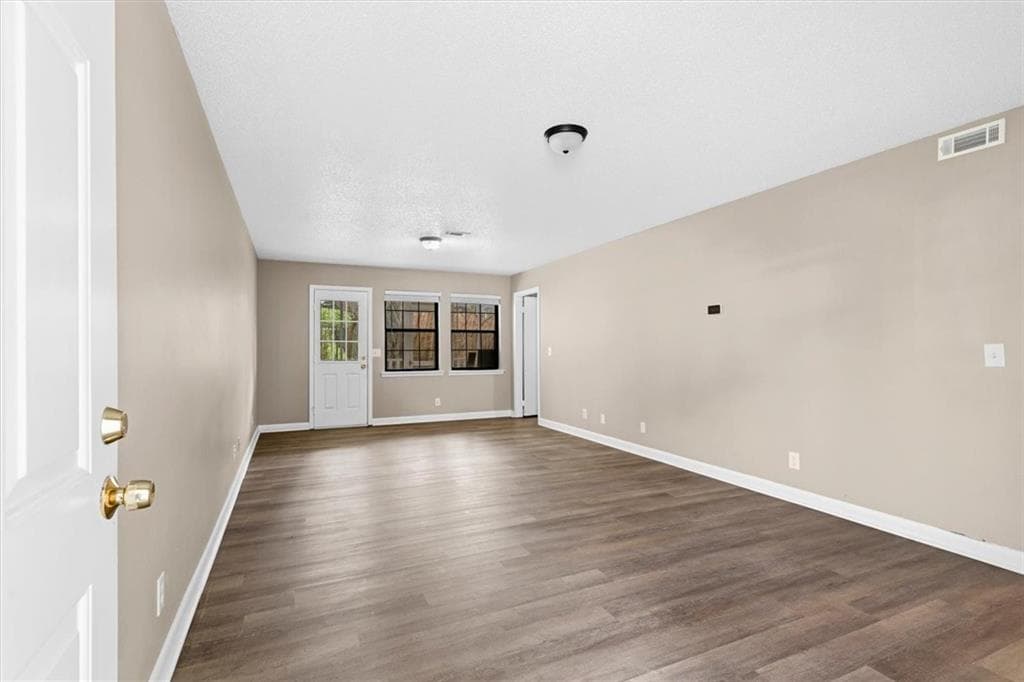 2 bedroom, 2 bathroom, 1,014 sq ft condominium for sale at 1107 Brookwood Lane 29, Dalton, GA 30720 — photo 4