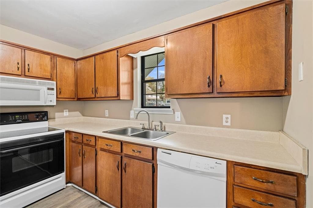 2 bedroom, 2 bathroom, 1,014 sq ft condominium for sale at 1107 Brookwood Lane 29, Dalton, GA 30720 — photo 6