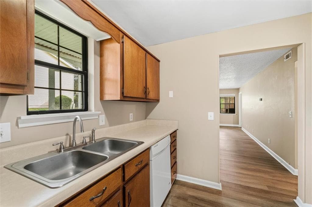2 bedroom, 2 bathroom, 1,014 sq ft condominium for sale at 1107 Brookwood Lane 29, Dalton, GA 30720 — photo 8
