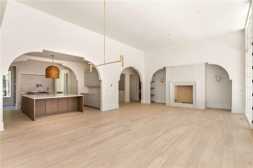 4 bedroom, 5 bathroom, 4,125 sq ft single family residence for sale at 555 Augusta Lane, Chattahoochee Hills, GA 30268 — photo 5