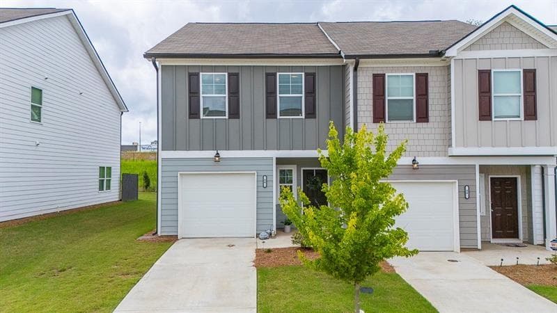 3 bedroom, 3 bathroom, 1,465 sq ft townhouse for sale at 84 Regent Park, Hoschton, GA 30548