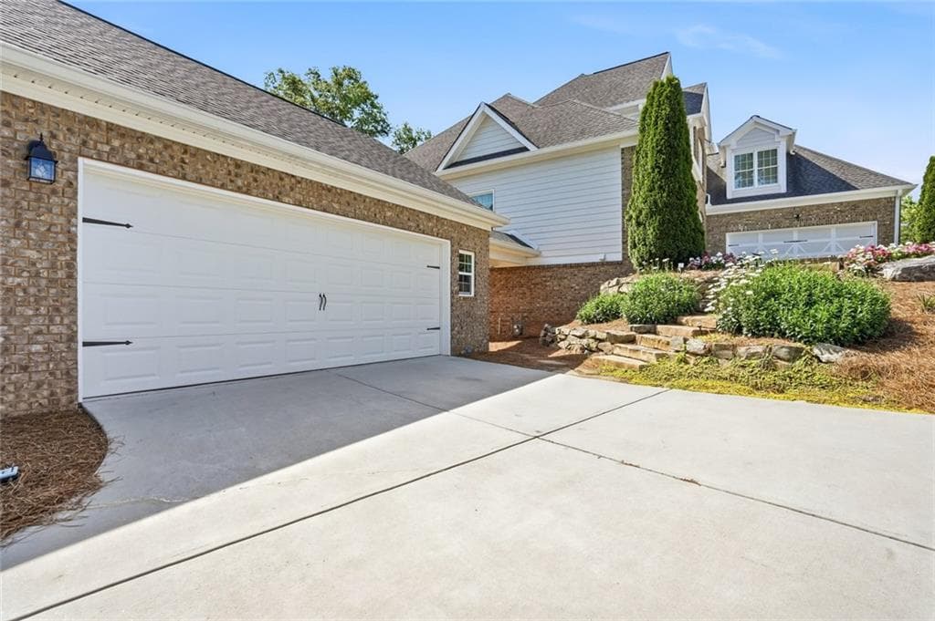 6 bedroom, 6 bathroom, 5,661 sq ft single family residence for sale at 2808 Rosebud Road, Loganville, GA 30052 — photo 3