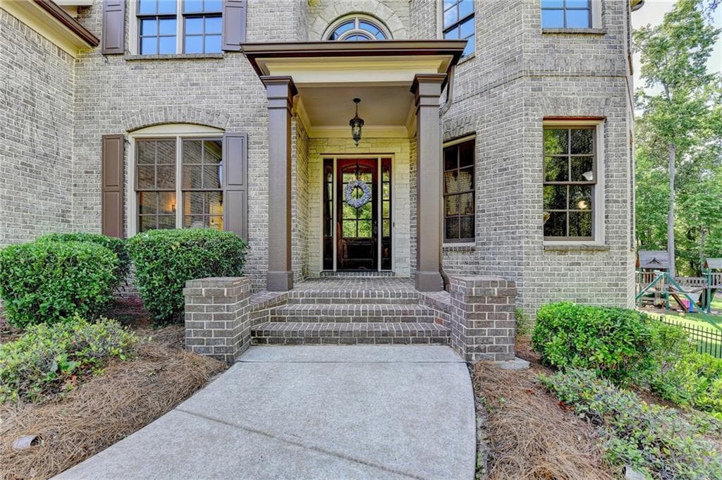 5 bedroom, 6 bathroom, 5,147 sq ft single family residence for rent at 11037 Estates Circle, Alpharetta, GA 30022 for $8,000 a month — photo 1 of 30
