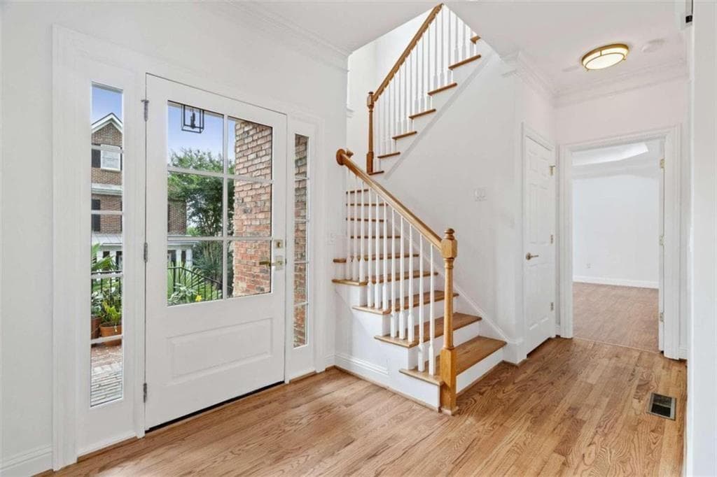 5 bedroom, 4 bathroom, 4,027 sq ft single family residence for sale at 1711 Summit Glen Lane, Atlanta, GA 30329 — photo 3