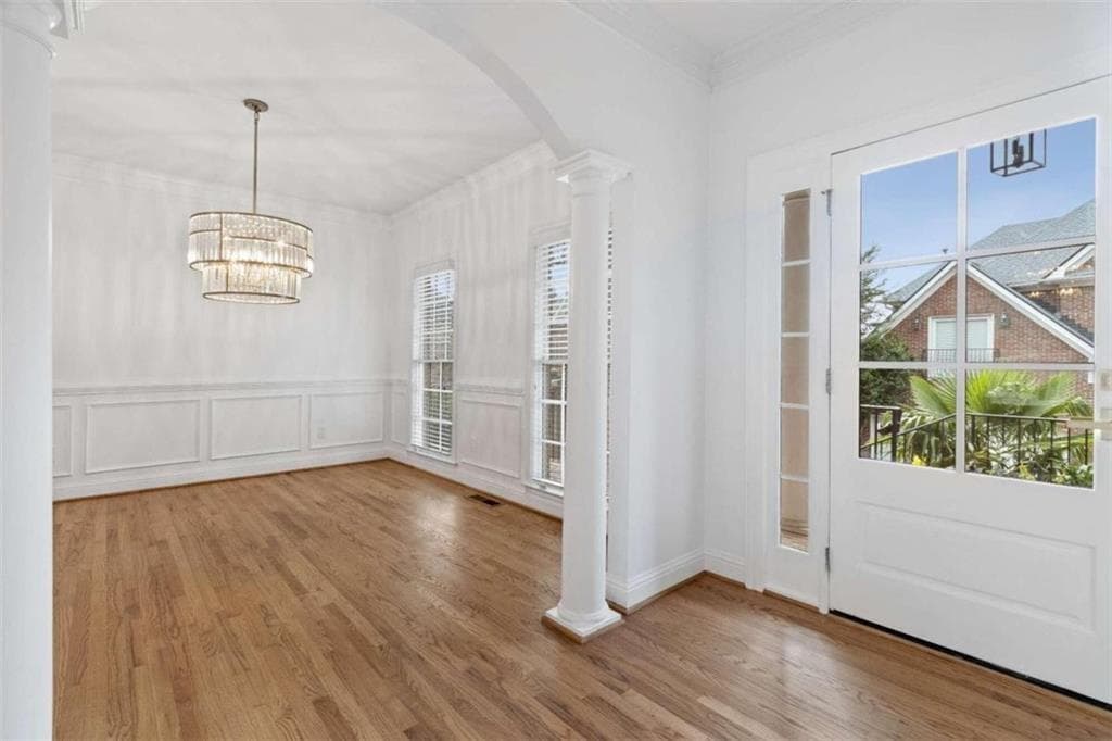5 bedroom, 4 bathroom, 4,027 sq ft single family residence for sale at 1711 Summit Glen Lane, Atlanta, GA 30329 — photo 4
