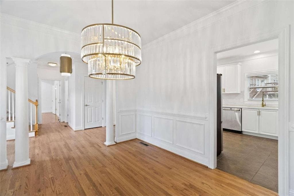 5 bedroom, 4 bathroom, 4,027 sq ft single family residence for sale at 1711 Summit Glen Lane, Atlanta, GA 30329 — photo 5