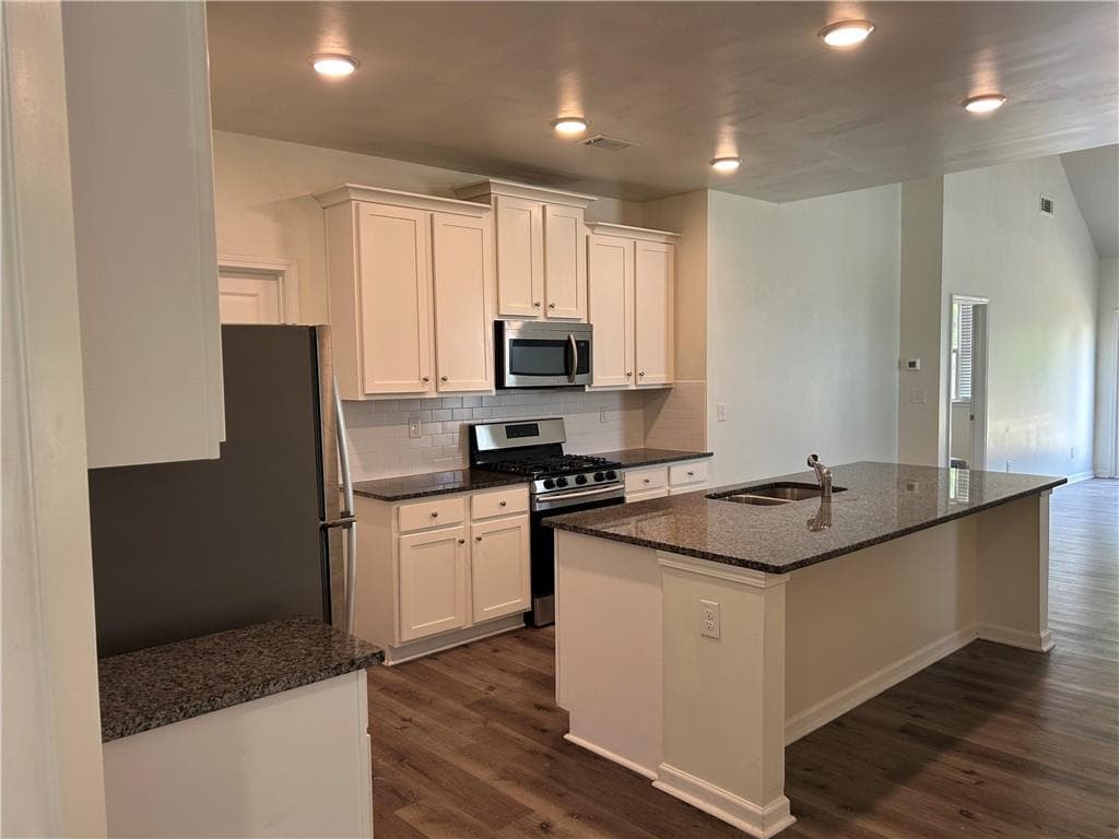 3 bedroom, 3 bathroom, 1,784 sq ft townhouse for sale at 3893 Prospect Point Drive, Gillsville, GA 30566 — photo 5