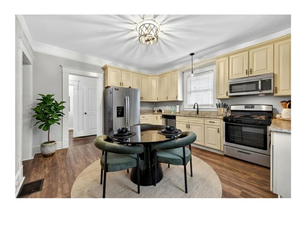 3 bedroom, 2 bathroom, 2,078 sq ft single family residence for sale at 8702 Campbellton Street, Douglasville, GA 30134 — photo 4