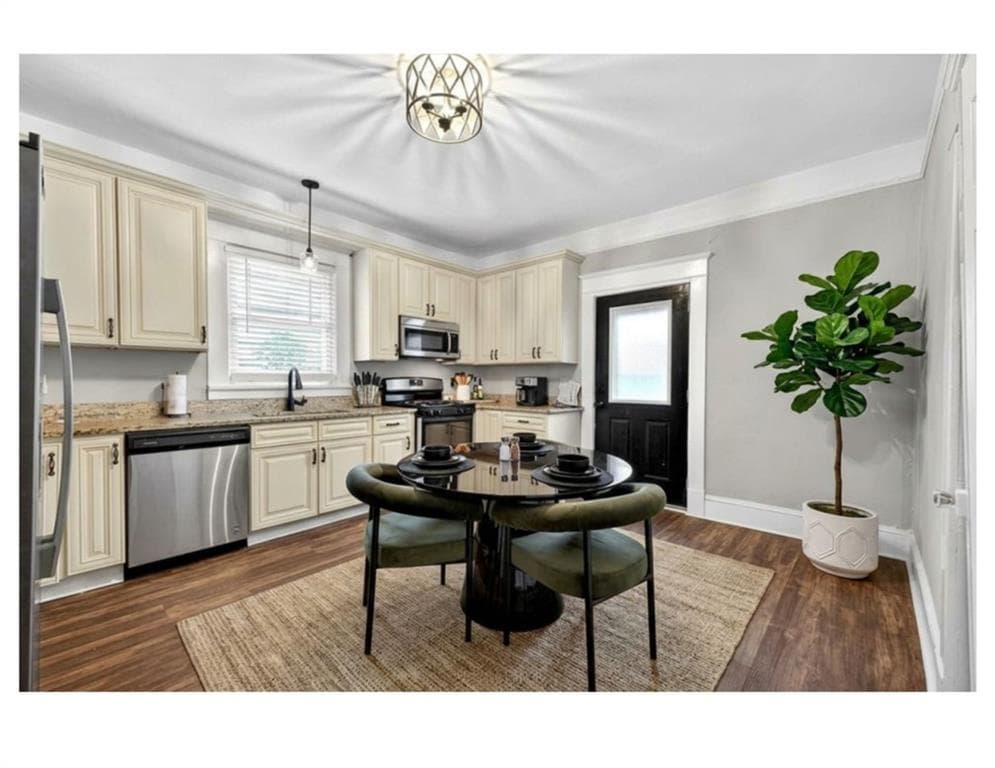 3 bedroom, 2 bathroom, 2,078 sq ft single family residence for sale at 8702 Campbellton Street, Douglasville, GA 30134 — photo 5