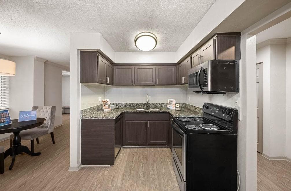1 bedroom, 1 bathroom, 1,000 sq ft apartment for rent at 5555 Roswell Road P-09, Sandy Springs, GA 30342 for $1,275 a month — photo 2