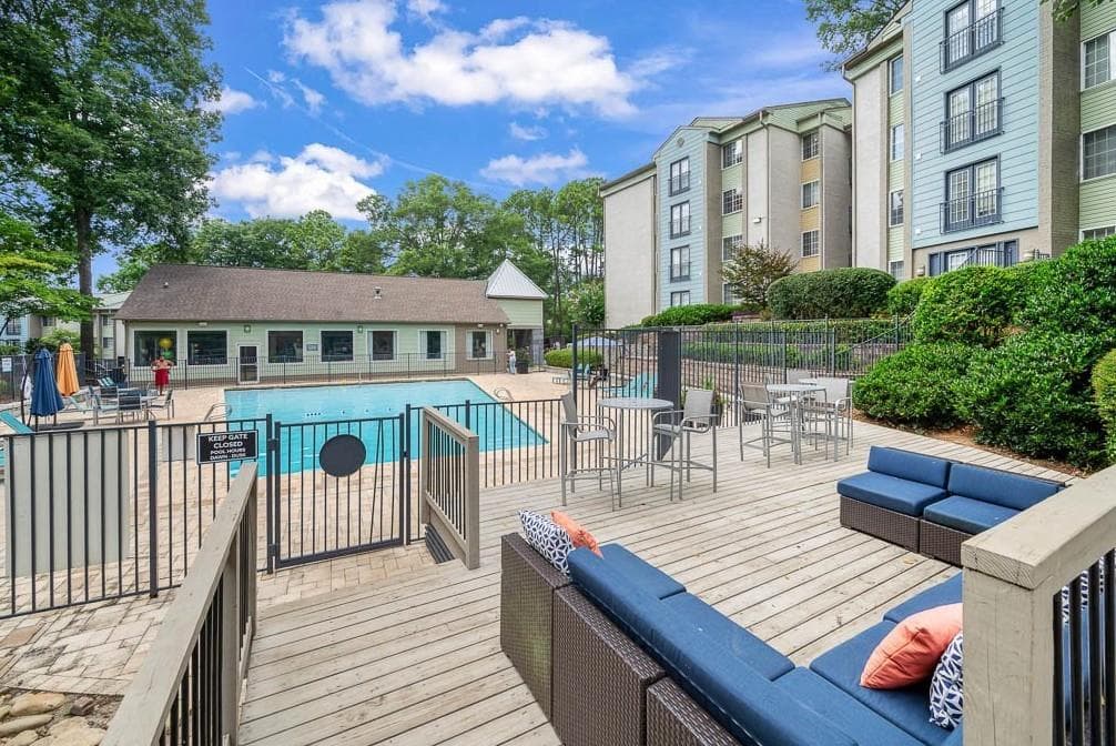1 bedroom, 1 bathroom, 1,000 sq ft apartment for rent at 5555 Roswell Road P-09, Sandy Springs, GA 30342 for $1,275 a month — photo 9