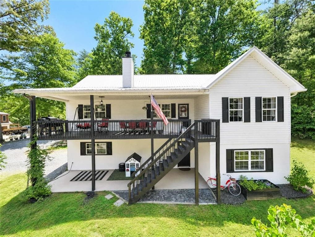 4 bedroom, 3 bathroom, 2,916 sq ft single family residence for sale at 18 Tranquility Trail, Blairsville, GA 30512 — photo 1 of 56