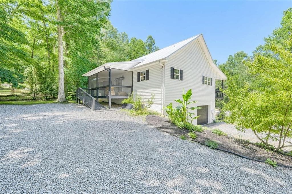 4 bedroom, 3 bathroom, 2,916 sq ft single family residence for sale at 18 Tranquility Trail, Blairsville, GA 30512 — photo 2