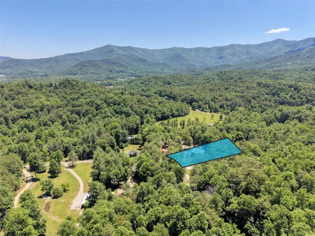 4 bedroom, 3 bathroom, 2,916 sq ft single family residence for sale at 18 Tranquility Trail, Blairsville, GA 30512 — photo 3