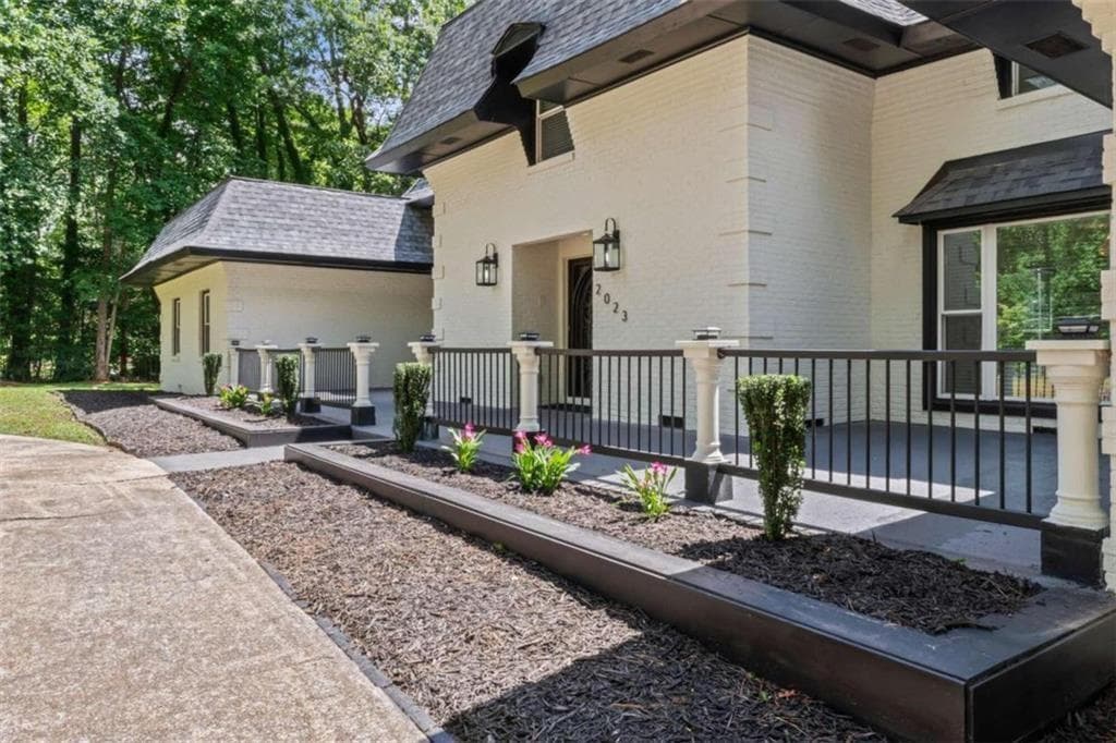 5 bedroom, 6 bathroom, 5,339 sq ft single family residence for sale at 2023 Stoneleigh Drive, Stone Mountain, GA 30087 — photo 6