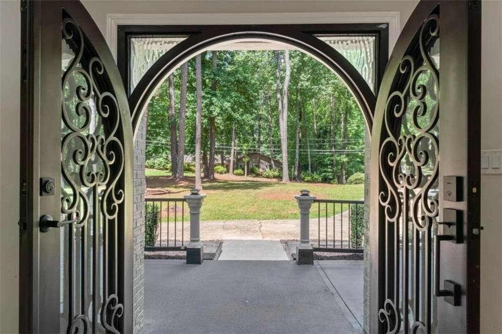 5 bedroom, 6 bathroom, 5,339 sq ft single family residence for sale at 2023 Stoneleigh Drive, Stone Mountain, GA 30087 — photo 10