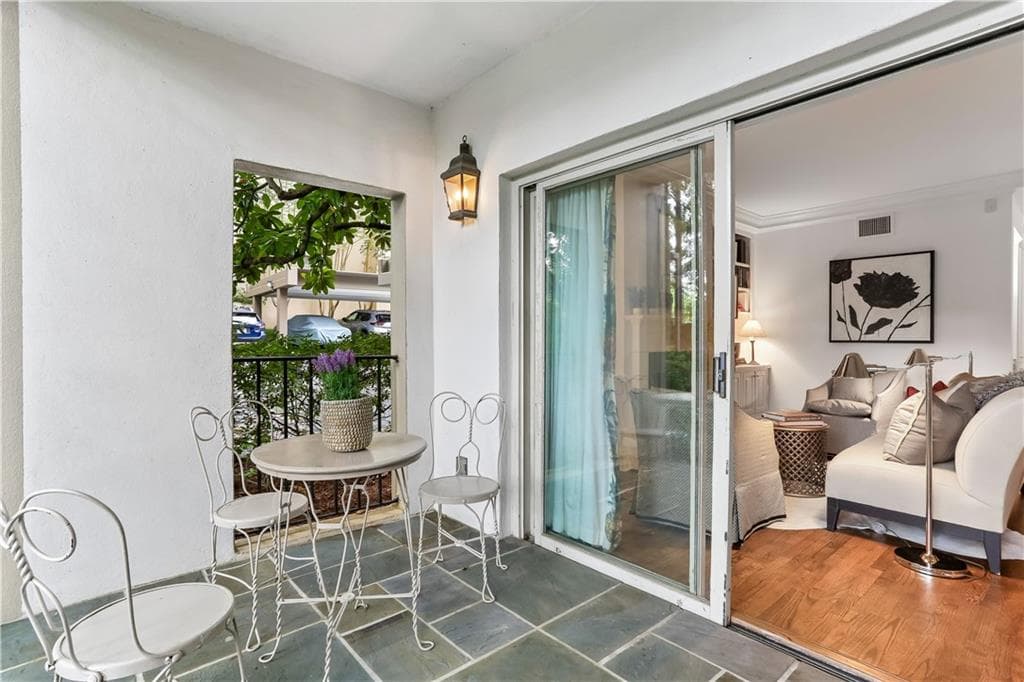 2 bedroom, 3 bathroom, 2,570 sq ft condominium under contract at 2769 Peachtree Road 2, Atlanta, GA 30305 — photo 7