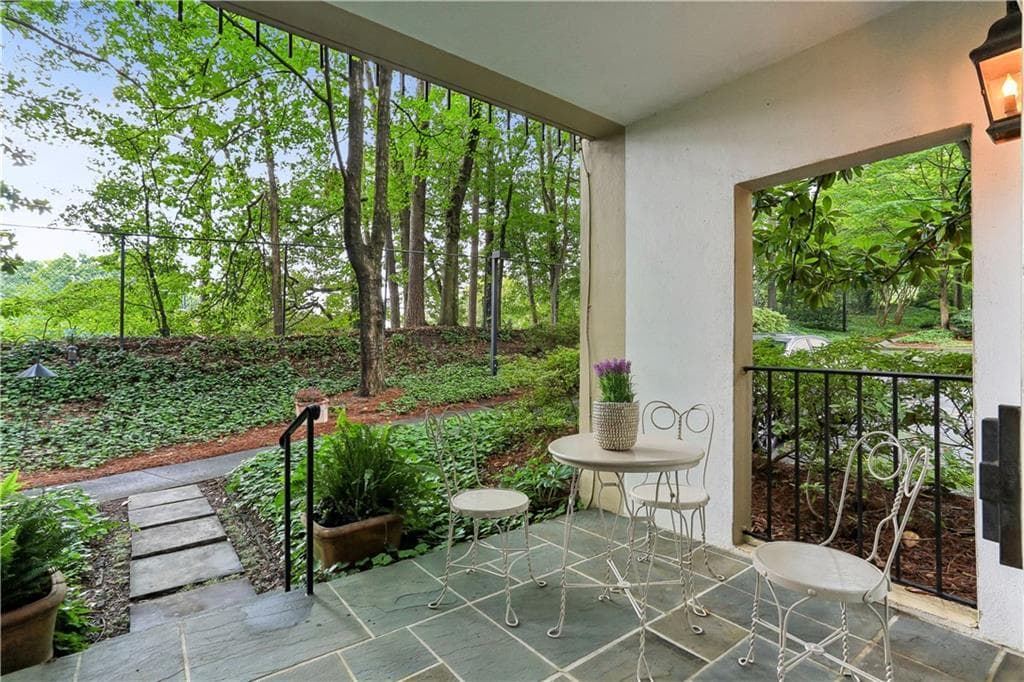 2 bedroom, 3 bathroom, 2,570 sq ft condominium under contract at 2769 Peachtree Road 2, Atlanta, GA 30305 — photo 8