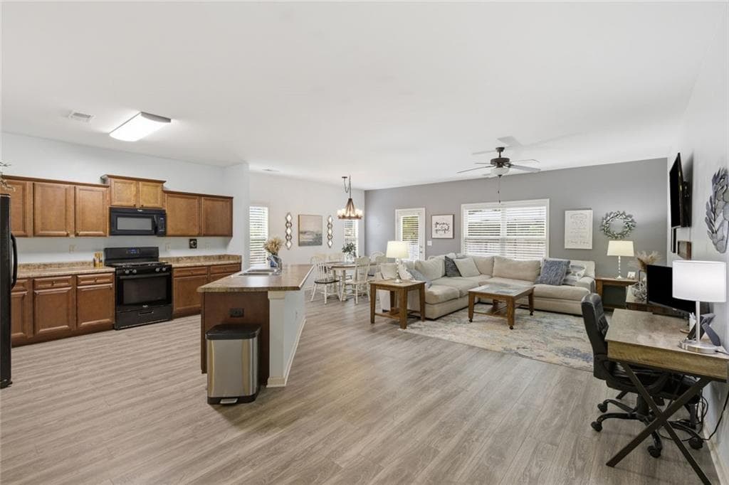 3 bedroom, 2 bathroom, 1,572 sq ft single family residence for sale at 1048 Sutherland Drive, Winder, GA 30680 — photo 2