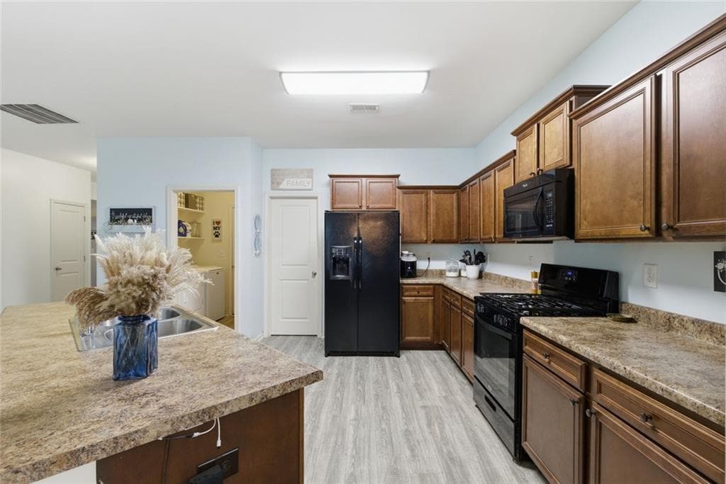 3 bedroom, 2 bathroom, 1,572 sq ft single family residence for sale at 1048 Sutherland Drive, Winder, GA 30680 — photo 3