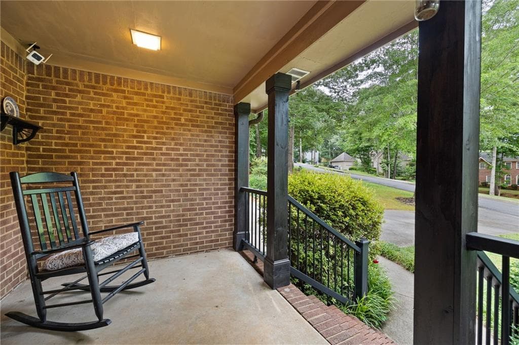 5 bedroom, 3 bathroom, 2,662 sq ft single family residence under contract at 507 Asher Court, Powder Springs, GA 30127 — photo 2