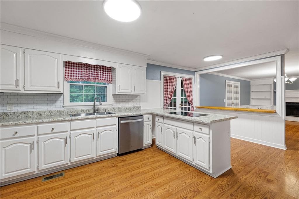 5 bedroom, 3 bathroom, 2,662 sq ft single family residence under contract at 507 Asher Court, Powder Springs, GA 30127 — photo 9
