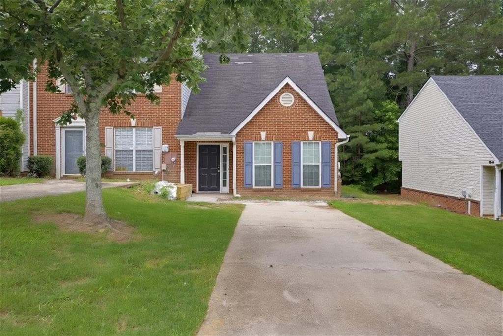 2 bedroom, 2 bathroom, 1,010 sq ft townhouse for sale at 1324 Hollenbeck Lane, Riverdale, GA 30296
