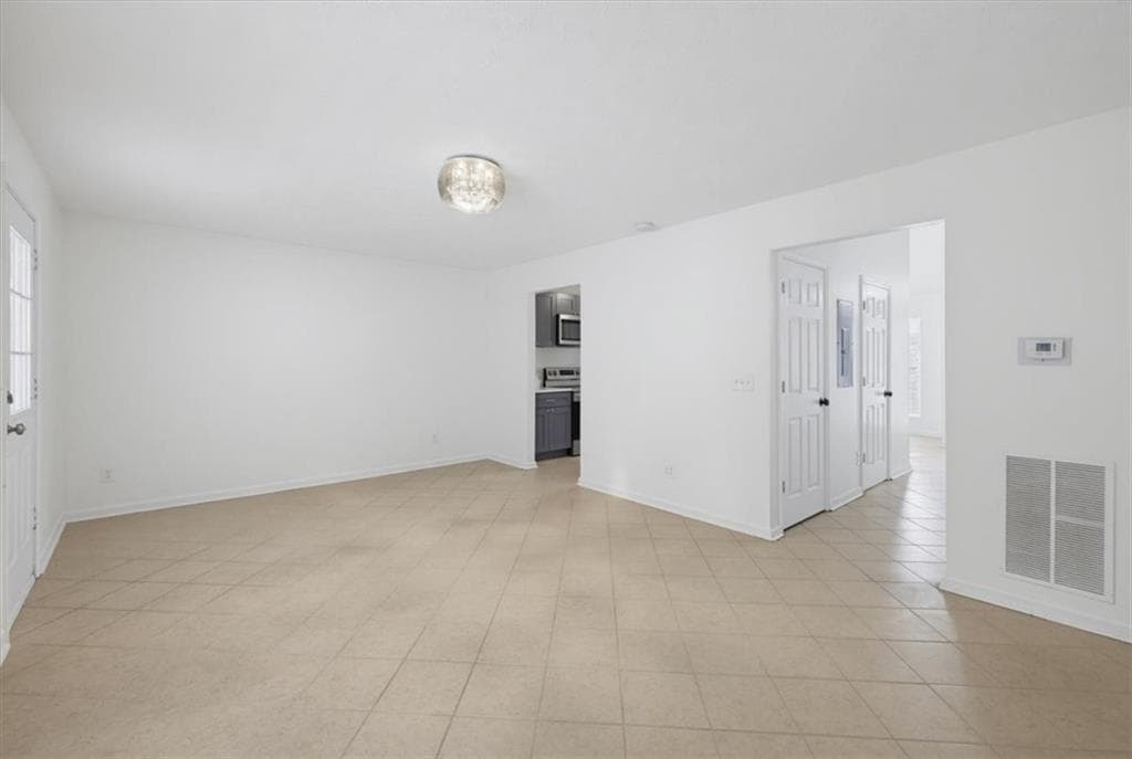 2 bedroom, 2 bathroom, 1,010 sq ft townhouse for sale at 1324 Hollenbeck Lane, Riverdale, GA 30296 — photo 10