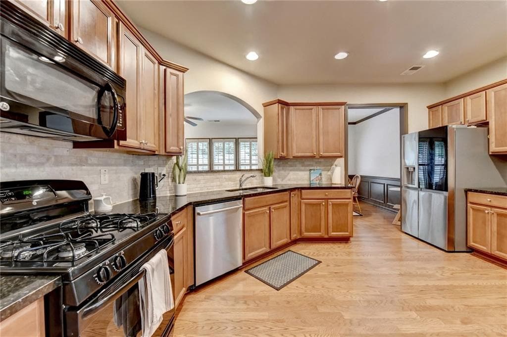 3 bedroom, 3 bathroom, 1,872 sq ft single family residence under contract at 4805 Mistybrooke Court, Alpharetta, GA 30004 — photo 9