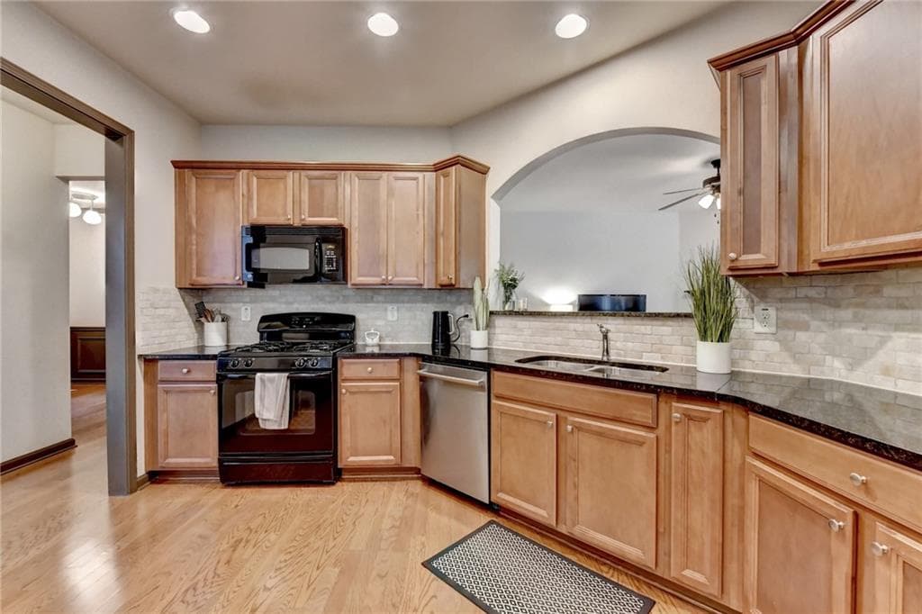 3 bedroom, 3 bathroom, 1,872 sq ft single family residence under contract at 4805 Mistybrooke Court, Alpharetta, GA 30004 — photo 2