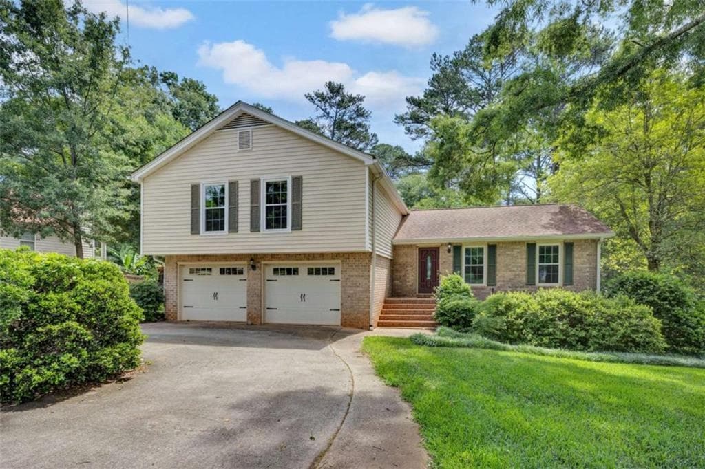 4 bedroom, 3 bathroom, 2,816 sq ft single family residence under contract at 2416 Fieldstone Drive, Conyers, GA 30013