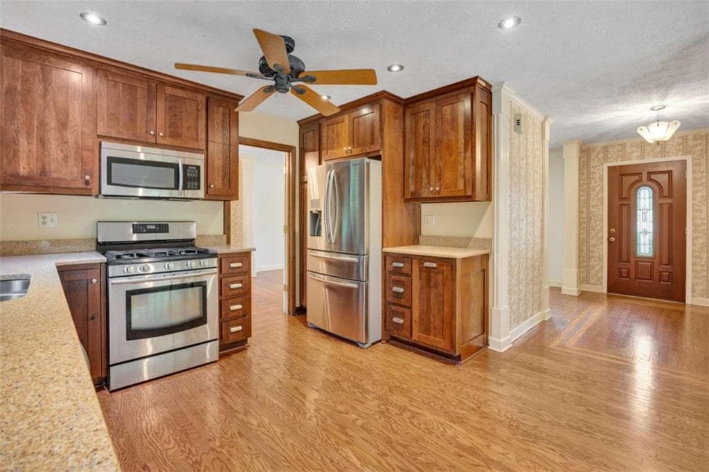4 bedroom, 3 bathroom, 2,816 sq ft single family residence under contract at 2416 Fieldstone Drive, Conyers, GA 30013 — photo 7