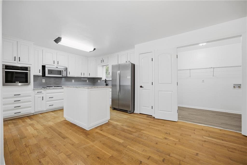 3 bedroom, 2 bathroom, 1,869 sq ft single family residence for sale at 495 Knoll Woods Drive, Roswell, GA 30075 — photo 7