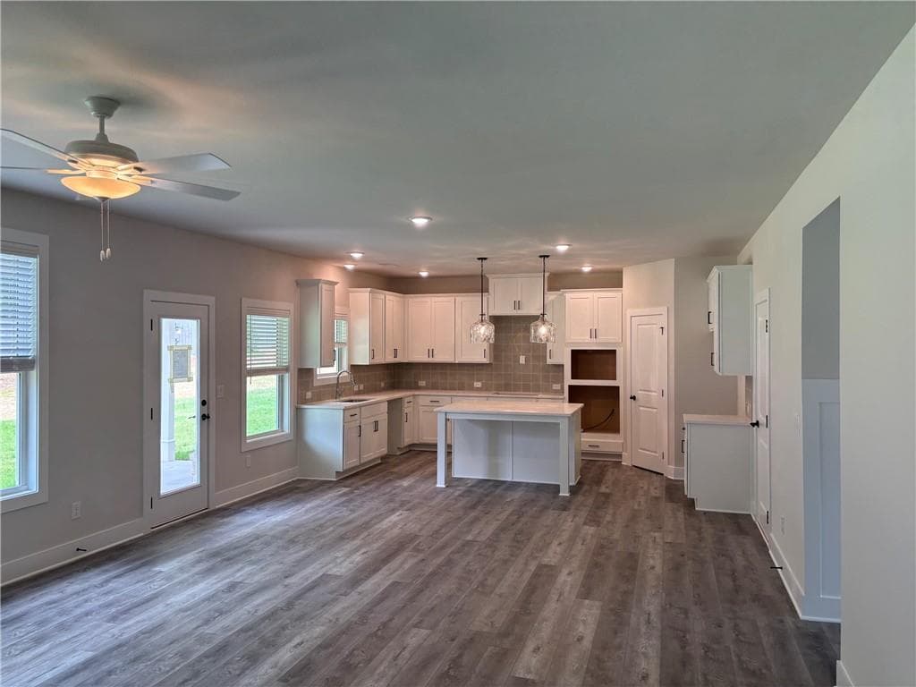 5 bedroom, 3 bathroom, 3,140 sq ft single family residence for rent at 4250 Shirebrook Trail, Hoschton, GA 30548 for $3,100 a month — photo 3