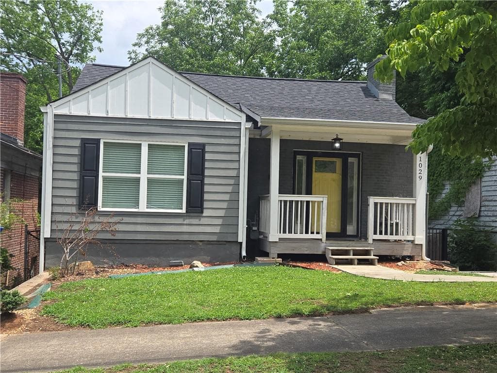4 bedroom, 3 bathroom, 1,212 sq ft single family residence for rent at 1029 Washington Heights Terrace, Atlanta, GA 30314 for $2,400 a month — photo 1 of 18
