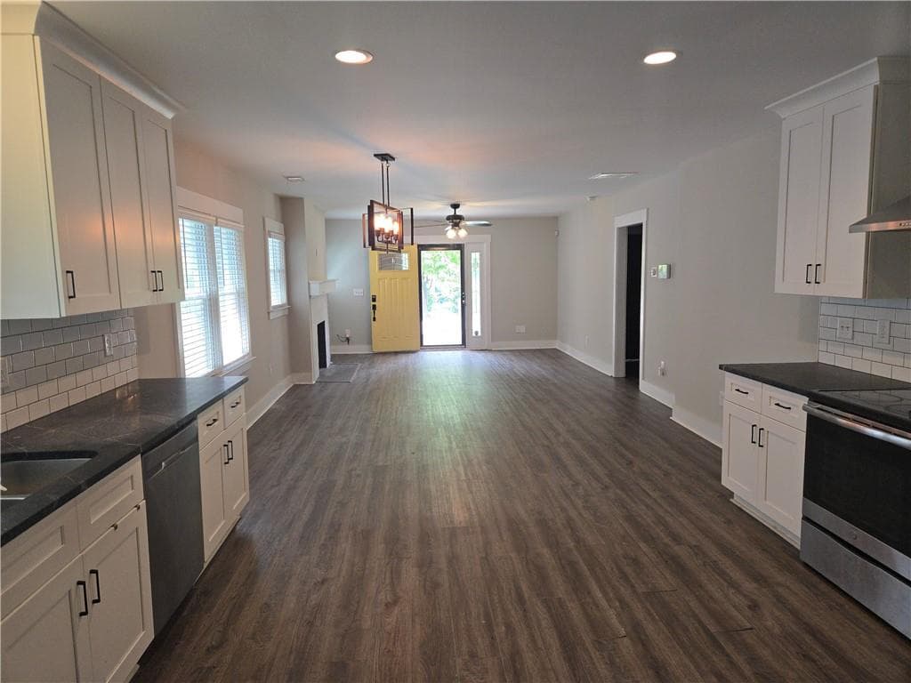 4 bedroom, 3 bathroom, 1,212 sq ft single family residence for rent at 1029 Washington Heights Terrace, Atlanta, GA 30314 for $2,400 a month — photo 2