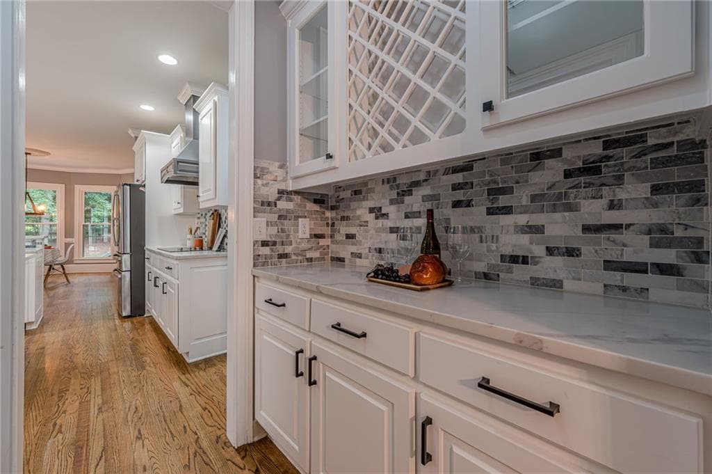 6 bedroom, 6 bathroom, 6,645 sq ft single family residence for sale at 10425 High Falls Circle, Johns Creek, GA 30022 — photo 9