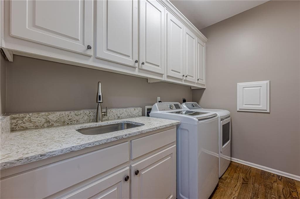 6 bedroom, 6 bathroom, 6,645 sq ft single family residence for sale at 10425 High Falls Circle, Johns Creek, GA 30022 — photo 10